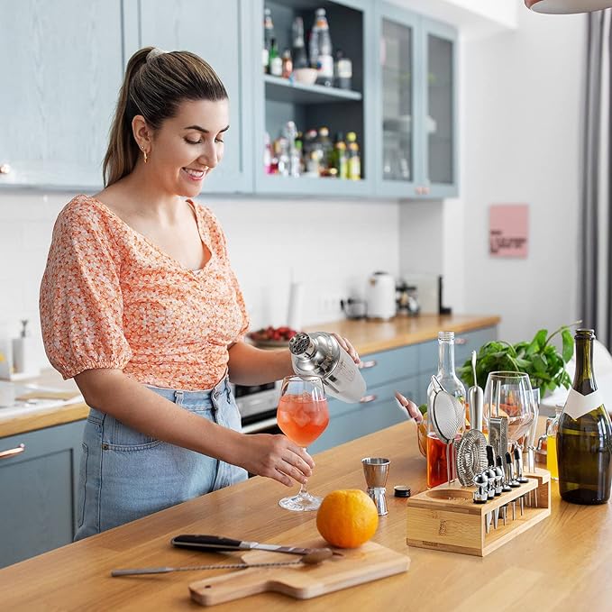 KIT DE COCTELERÍA PROFESIONAL DE 23 PIEZAS CON BASE DE BAMBÚ